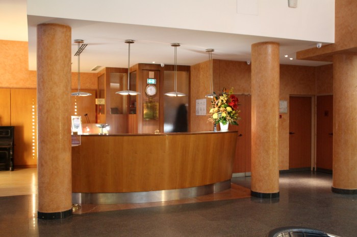 Front office hotel adalah