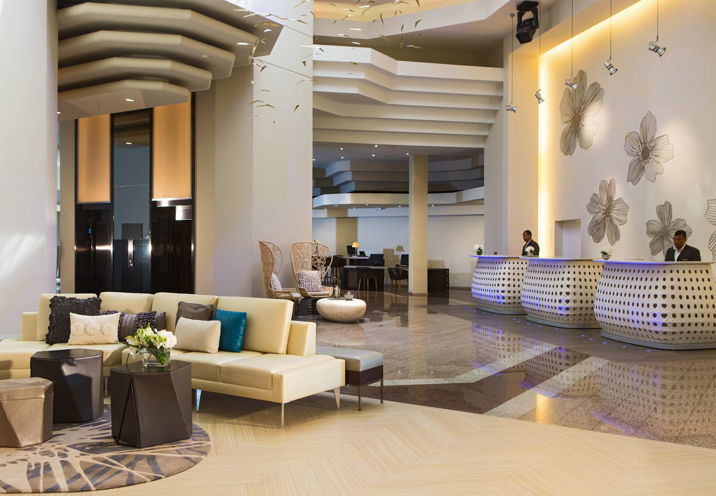 Hotel hospitality front desk guest service reception smart receptionist star restaurant holiday office excellence hotels train excellent pillars check job